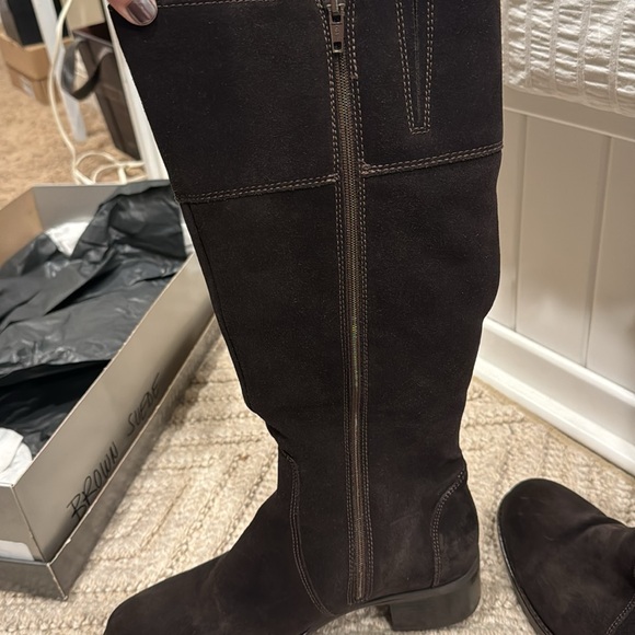La Canadienne Passion Espresso Suede Boots - Picture 10 of 11
